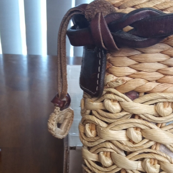 Brighton Natural Jute Raffia Tan and Brown Shoulder Bag With Heart Charm - Picture 3 of 7